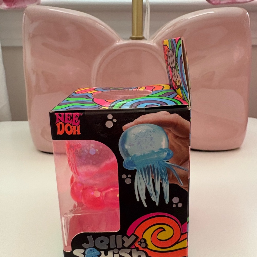 Needoh Jelly Squish Super Squish Toy - Pink - Picture 4 of 6